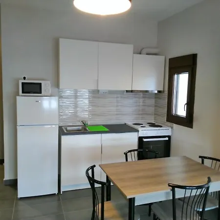 Gianni's 1 By The Sea Apartment *
