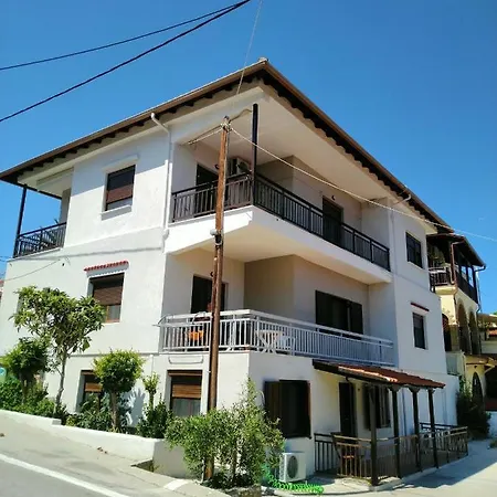 Gianni's 1 By The Sea Apartment