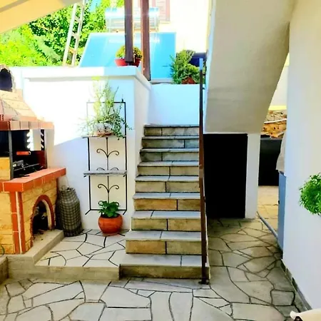 Gianni's 1 By The Sea אמוליאני