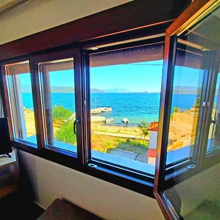Gianni's 1 By The Sea Ammouliani