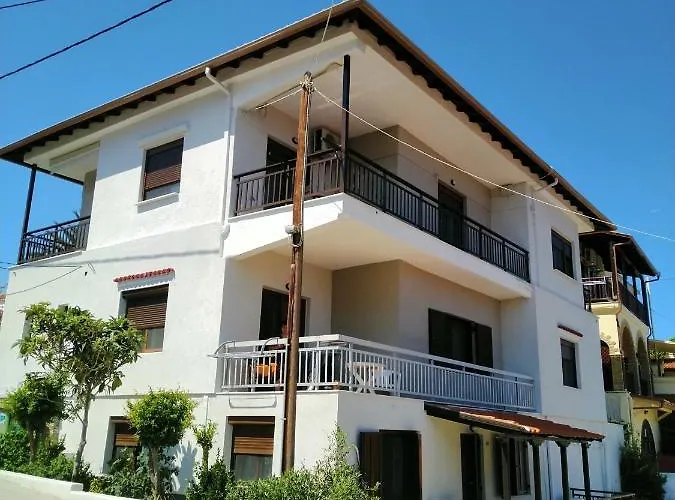 Gianni's 1 By The Sea Апартаменты