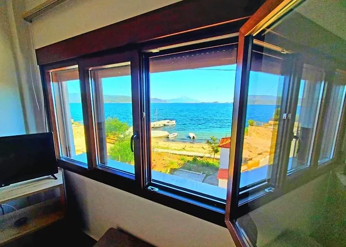 Gianni's 1 By The Sea Амолиани