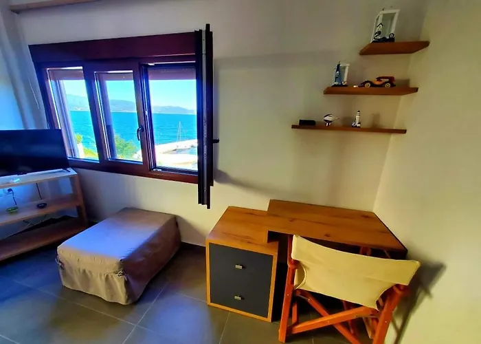 Gianni's 1 By The Sea Апартаменты Амолиани